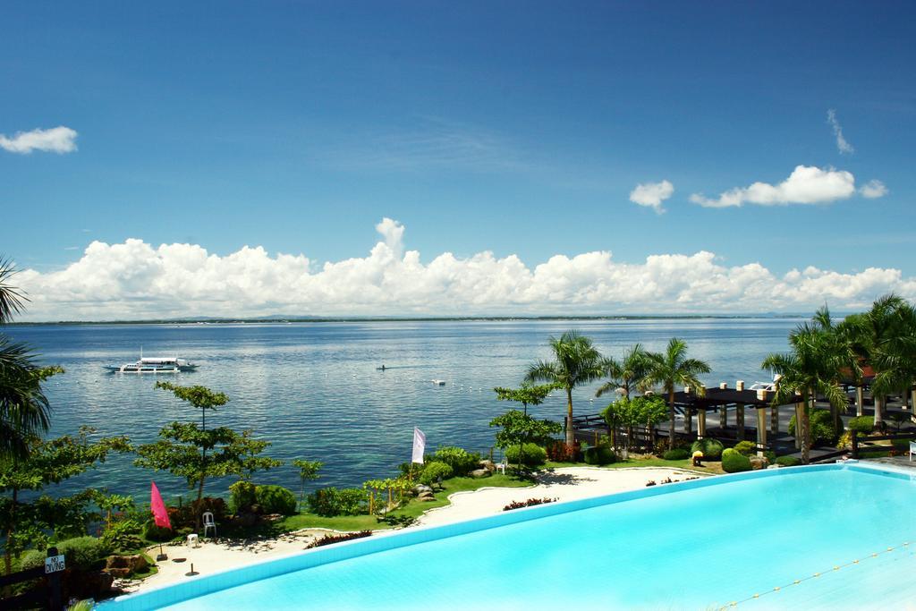 La Mirada Residence , Large 1 Bedroom Condo, Beaches , 3 Pools, Ocean Views, Fast Wifi, Netflix, Breakfast Included Lapu-Lapu City Quarto foto