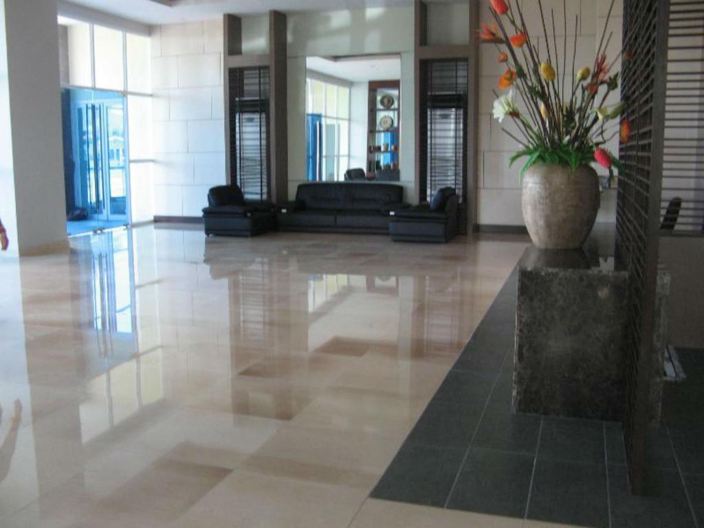 La Mirada Residence , Large 1 Bedroom Condo, Beaches , 3 Pools, Ocean Views, Fast Wifi, Netflix, Breakfast Included Lapu-Lapu City Quarto foto