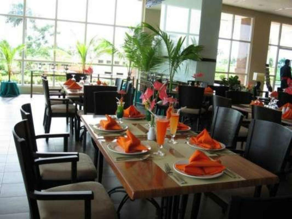 La Mirada Residence , Large 1 Bedroom Condo, Beaches , 3 Pools, Ocean Views, Fast Wifi, Netflix, Breakfast Included Lapu-Lapu City Quarto foto